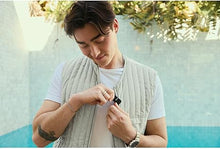 Load image into Gallery viewer, RØDE Wireless Micro - Compact Wireless Microphone, Two Mics with Charge Case for Smartphone Content Creation - Lightning, Black