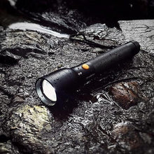 Load image into Gallery viewer, EverBrite Ultra Bright Tactical Flashlight, 900 Lumen Zoomable Adjustable Focus, 3 Light Modes, Heavy-Duty Aluminum Torch for Hurricane Supplies Camping, Includes 3C Alkaline Batteries