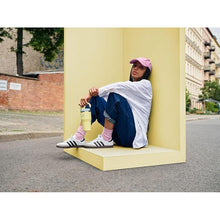 Load image into Gallery viewer, Stanley IceFlow 2.0 Flip Straw Tumbler with Handle 20 oz | Twist On Lid and Flip Up Straw | Leak Resistant Water Bottle | Insulated Stainless Steel | BPA-Free | Pomelo