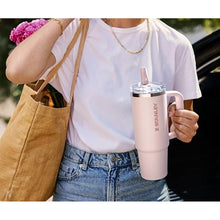 Load image into Gallery viewer, Stanley 10-12485 Pro Tour Flip Straw Tumbler, 2.8 fl oz (0.88 L), Stainless Steel, Cold Insulation, 28.7 fl oz (880 ml), Water Bottle, Outdoor, Black 2.0_1653