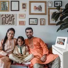 Load image into Gallery viewer, Wariolle 30 seconds Voice Recordable Picture Frames Desk or wall hanging Photo Frame for Family Lovers Memories., White_2543