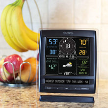 Load image into Gallery viewer, AcuRite 01517RM Wireless Weather Station with 5-in-1 Weather Sensor: Temperature and Humidity Gauge, Rainfall, Wind Speed and Wind Direction