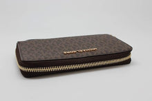 Load image into Gallery viewer, Michael Kors Women&#39;s Jet Set Travel Multifunction Phone Case
