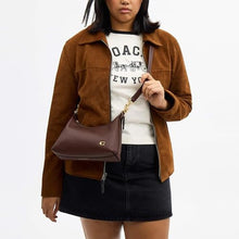 Load image into Gallery viewer, Glovetanned Leather Juliet Shoulder Bag 25 Refresh_3
